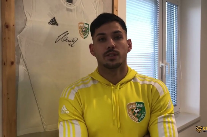 Hivatalos bemutatkozásra várva …