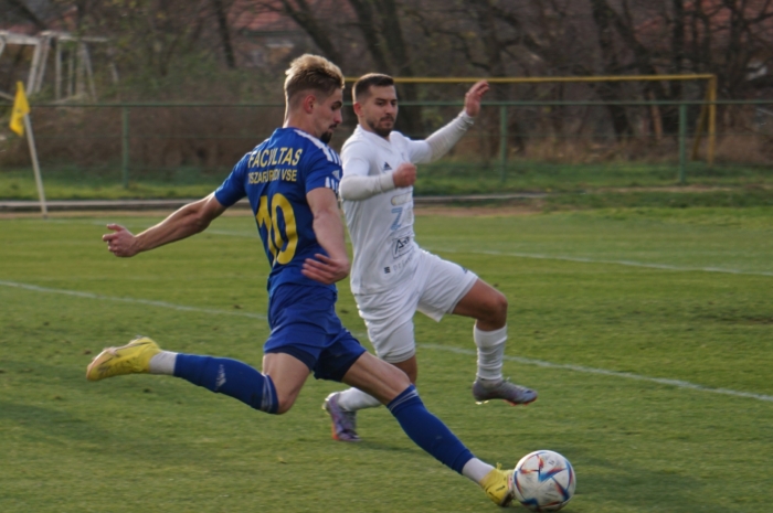 Elmaradt tizenegyes, zsebben maradt piros lap