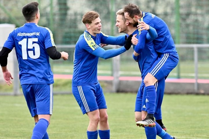 Újabb bajnokesélyes ellenfél …