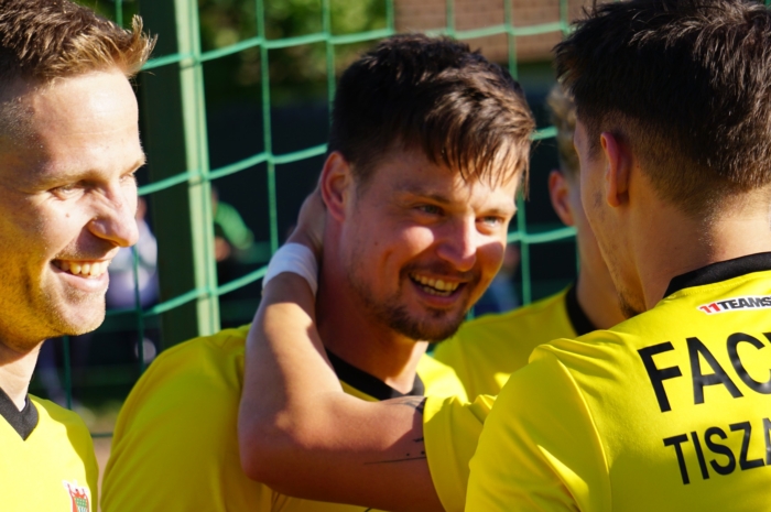 Feltettük az i-re a pontot