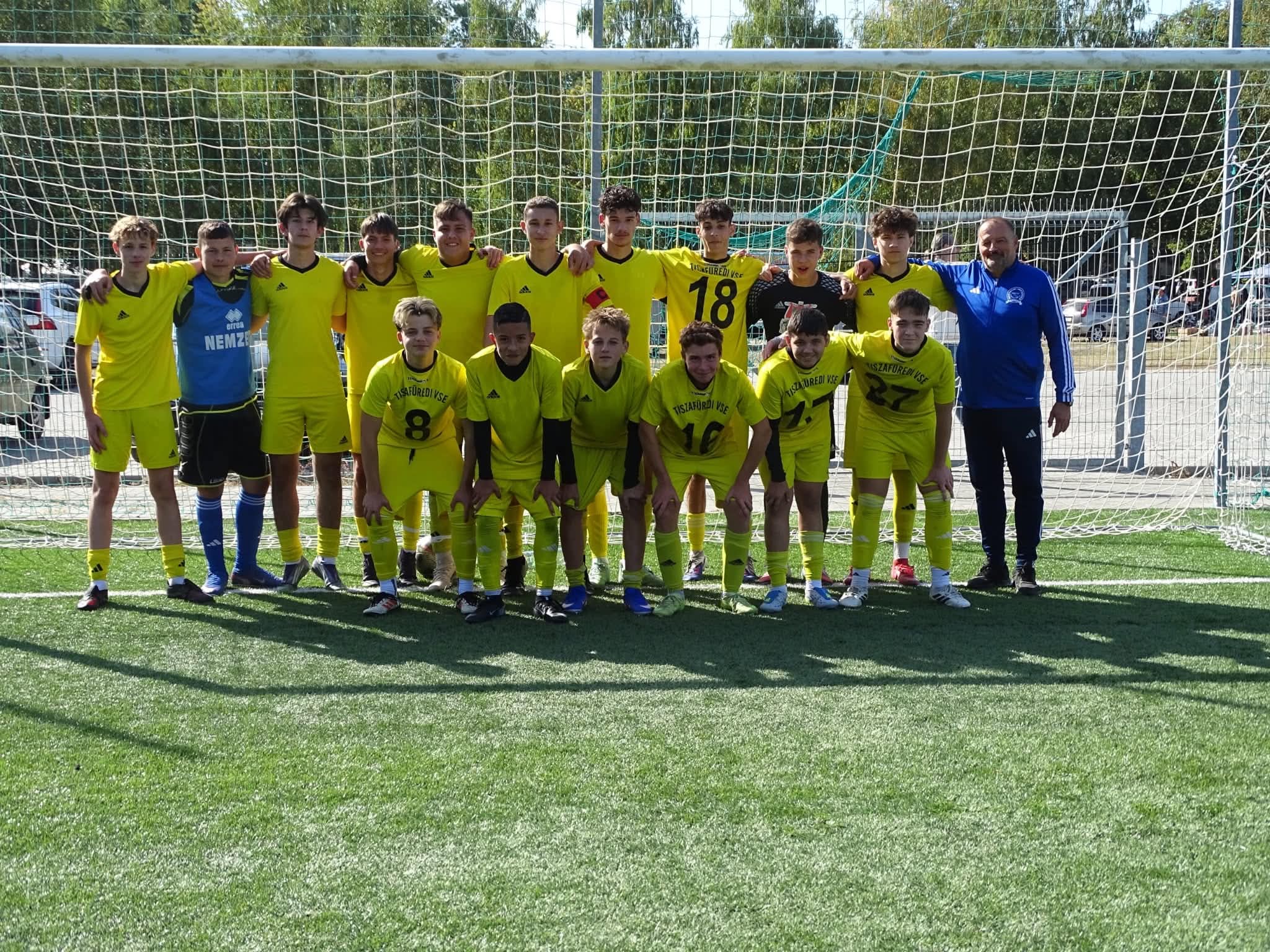 Ikszelt a veretlen éllovassal az U16